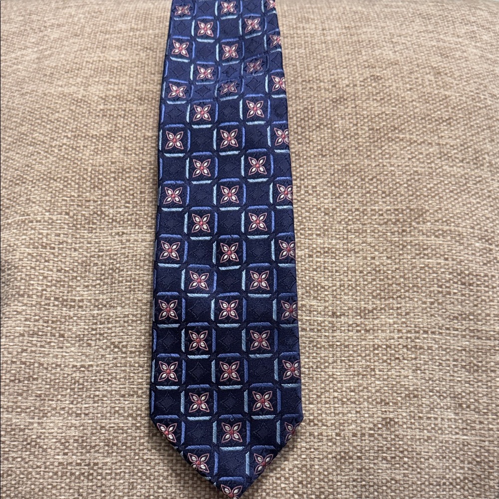 Jos A Bank Elegant Blue Patterned Men's Necktie